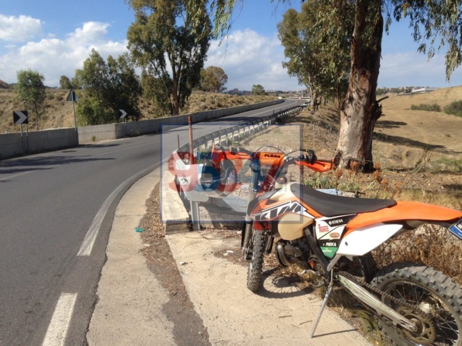 MISTERBIANCO: Motociclista finisce in fondo ad un dirupo, salvato dai VVF di Paternò e SAF