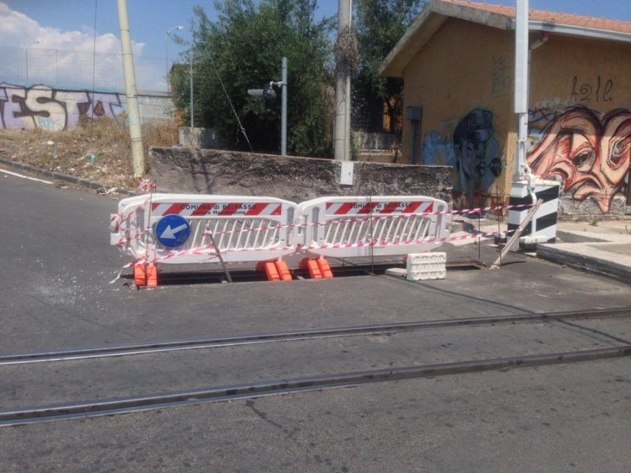 RUBATE LE GRATE IN CONTRADA GIACONIA