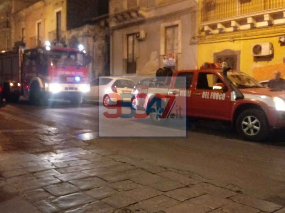 PATERNO': DUE AUTO IN FIAMME, IN VIA MIGNEMI