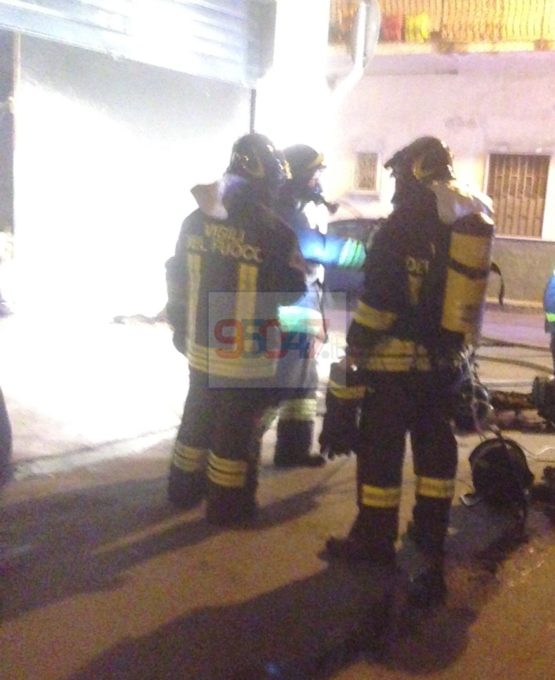 PATERNO': Paura per un incendio in un garage di via Taormina