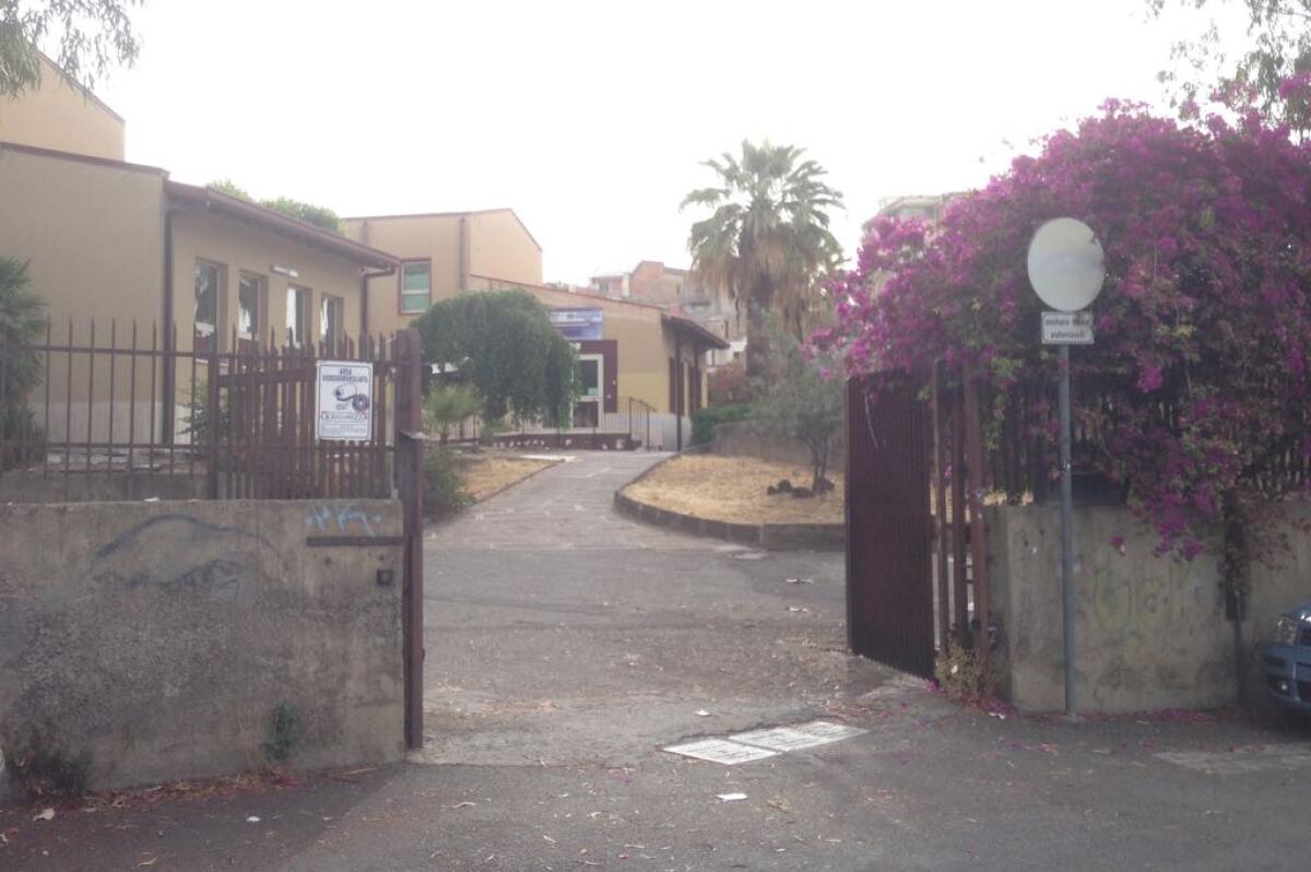 PATERNO': FURTO AI "FALCONIERI" - 