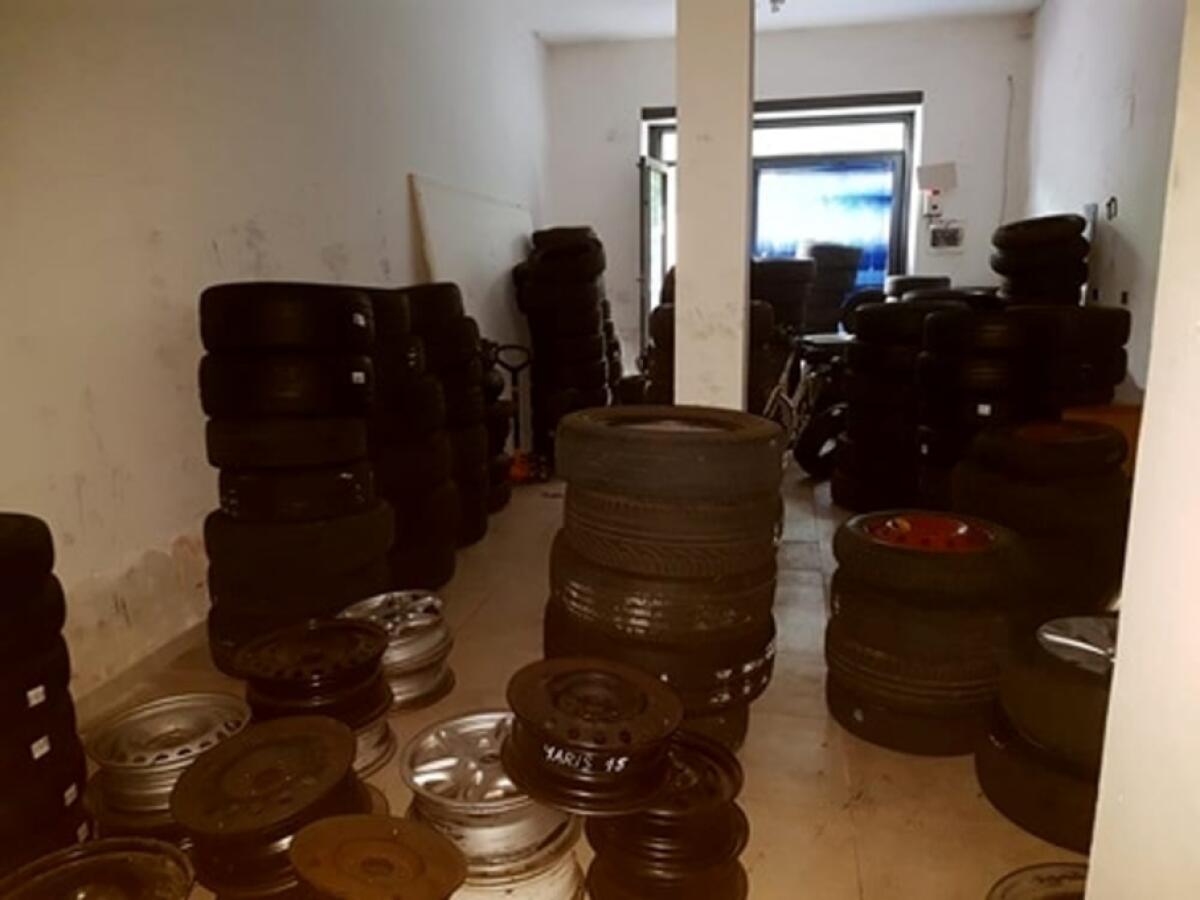 CATANIA: DENUNCIATO GOMMISTA PER SFRUTTAMENTO; PAGA DIPENDENTE IN NERO 1,80 EURO L'ORA - 