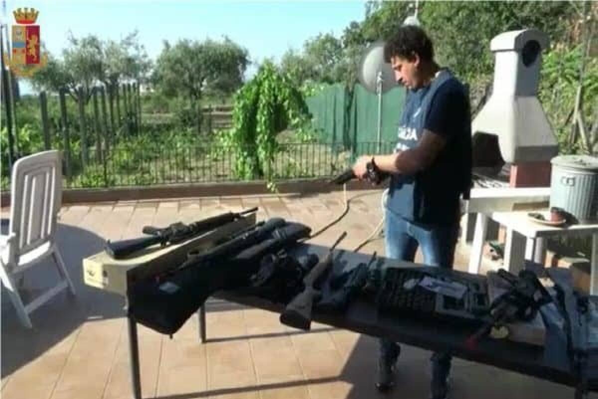 ENNA: La Polizia scopre maxi traffico illecito di armi, 78 denunciati - 