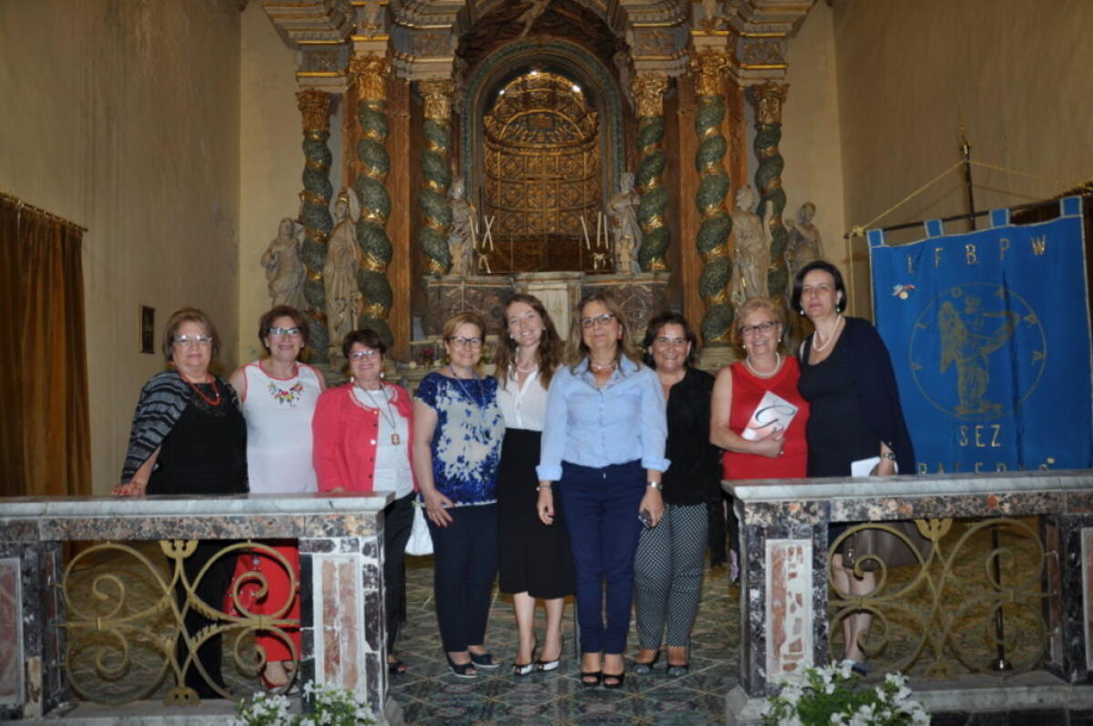 PATERNO': Incontro con la scrittrice Laura Ciancio autrice del libro Genisia - 