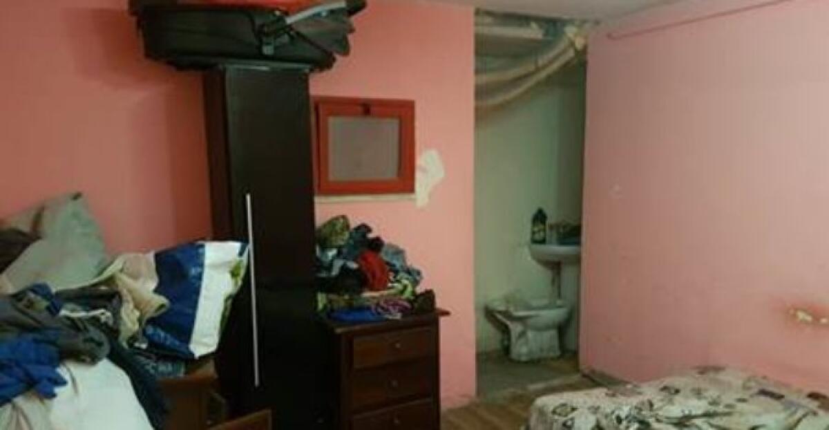 CATANIA: Vivevano in uno scantinato di 16 metri quadrati senza finestre e bagni - 