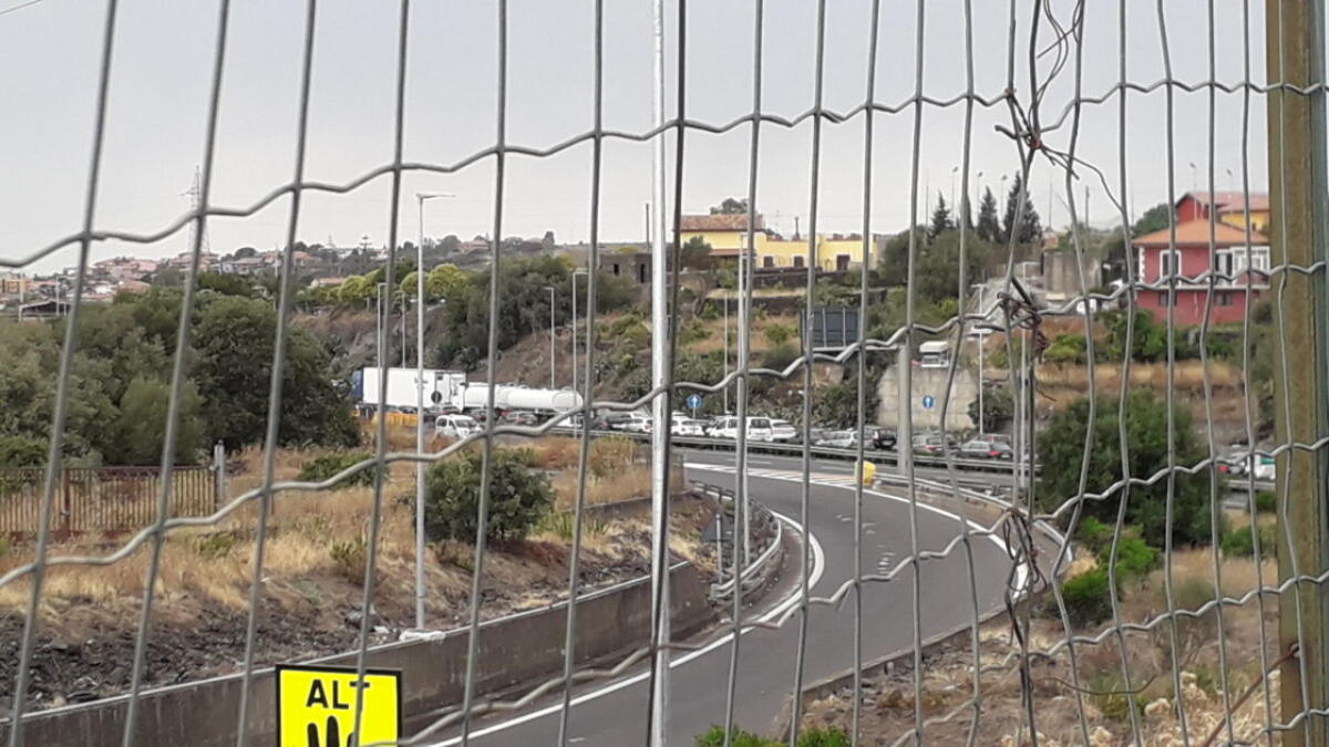 CATANIA: INCIDENTE IN TANGENZIALE, TRAFFICO BLOCCATO - 