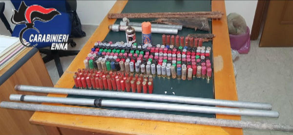 CESARO': Arrestati due allevatori, nascondevano un arsenale nella propria masseria - 