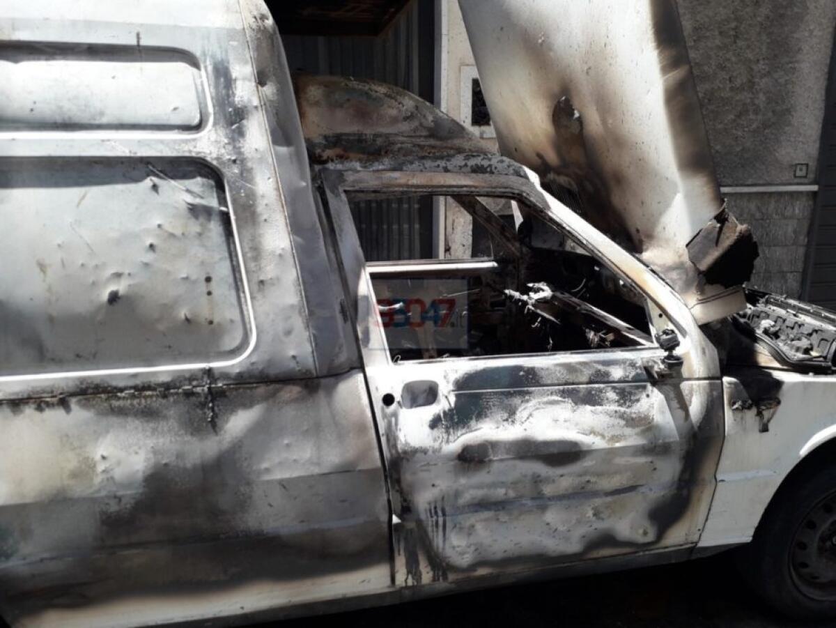 PATERNO': IN FIAMME UN FIORINO QUESTA NOTTE - 