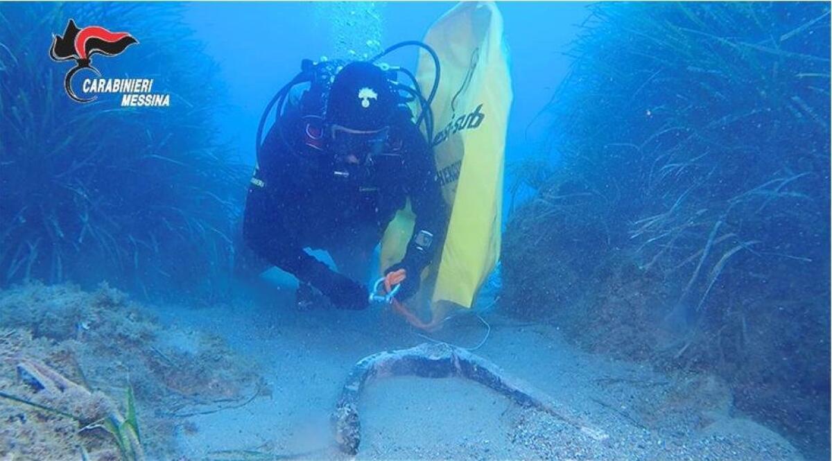 GIARDINI NAXOS: I carabinieri del Nucleo Subacquei di Messina riportano alla luce un’ancora di epoca romana - 