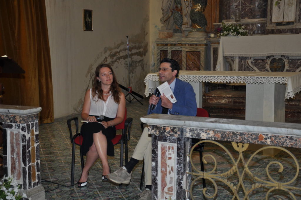 PATERNO': Incontro con la scrittrice Laura Ciancio autrice del libro Genisia