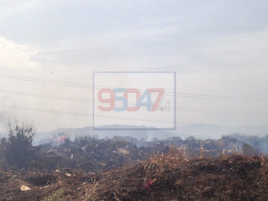 PATERNO': Ennesimo incendio di sterpaglie