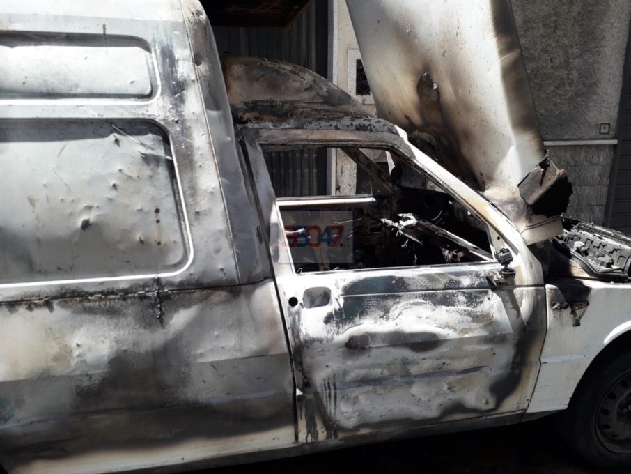 PATERNO’: IN FIAMME UN FIORINO