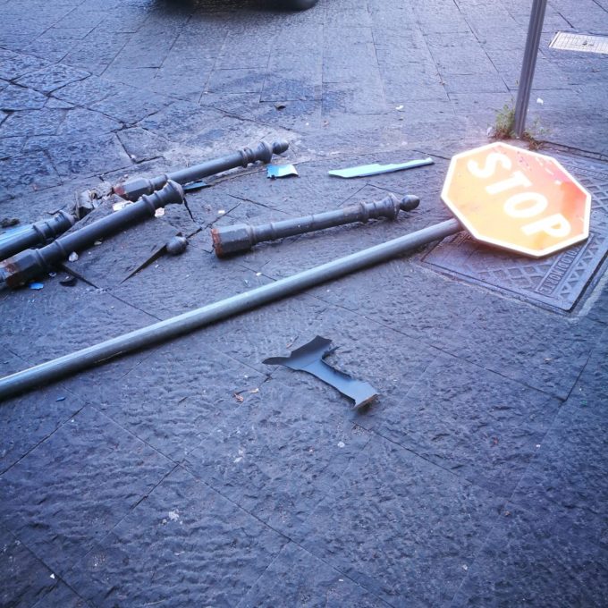 PATERNO': INCIDENTE "MISTERIOSO" IN VIA SANTA CATERINA - LE FOTO