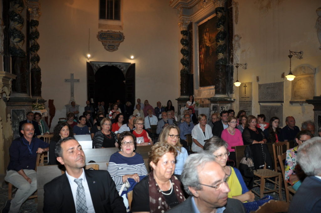 PATERNO': Incontro con la scrittrice Laura Ciancio autrice del libro Genisia