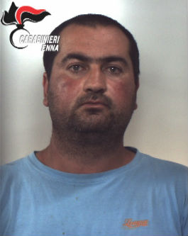 CESARO': Arrestati due allevatori, nascondevano un arsenale nella propria masseria