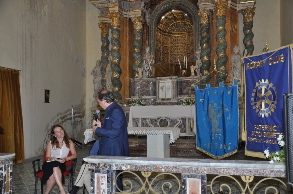 PATERNO': Incontro con la scrittrice Laura Ciancio autrice del libro Genisia