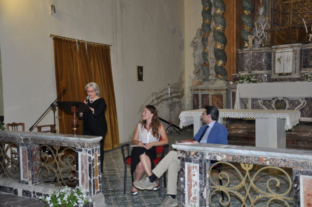 PATERNO': Incontro con la scrittrice Laura Ciancio autrice del libro Genisia