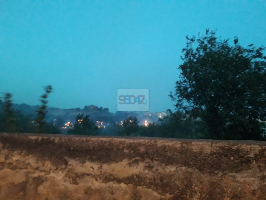 PATERNO': INCENDIO IN CONTRADA MONAFRIA - VIDEO E FOTO