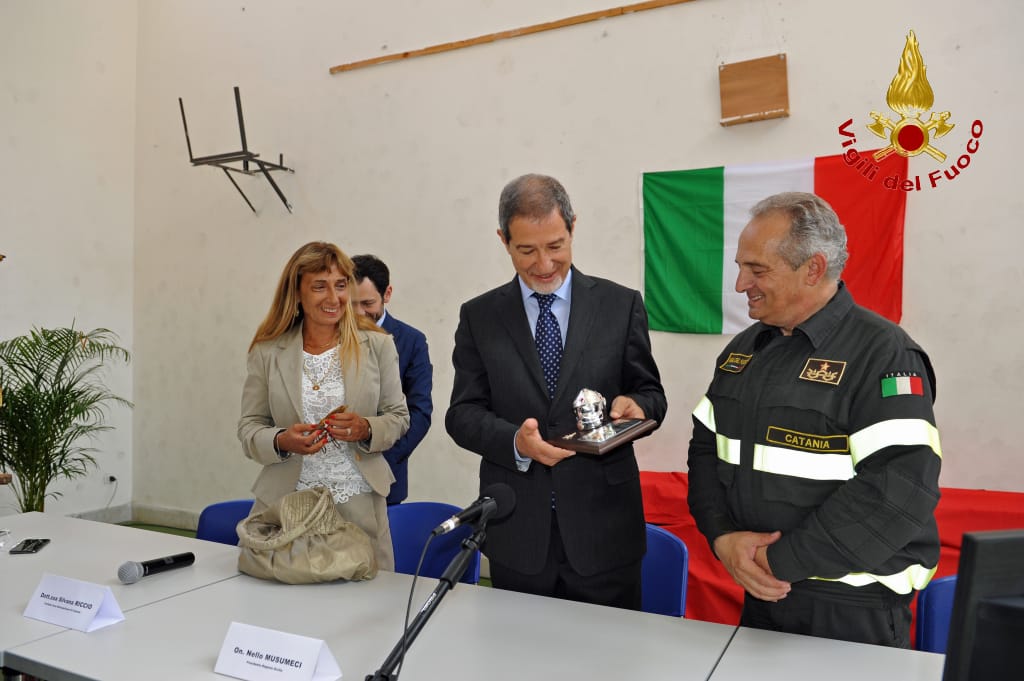 CATANIA: il Governatore Nello Musumeci in visita al Comando provinciale dei Vigili del fuoco - FOTO