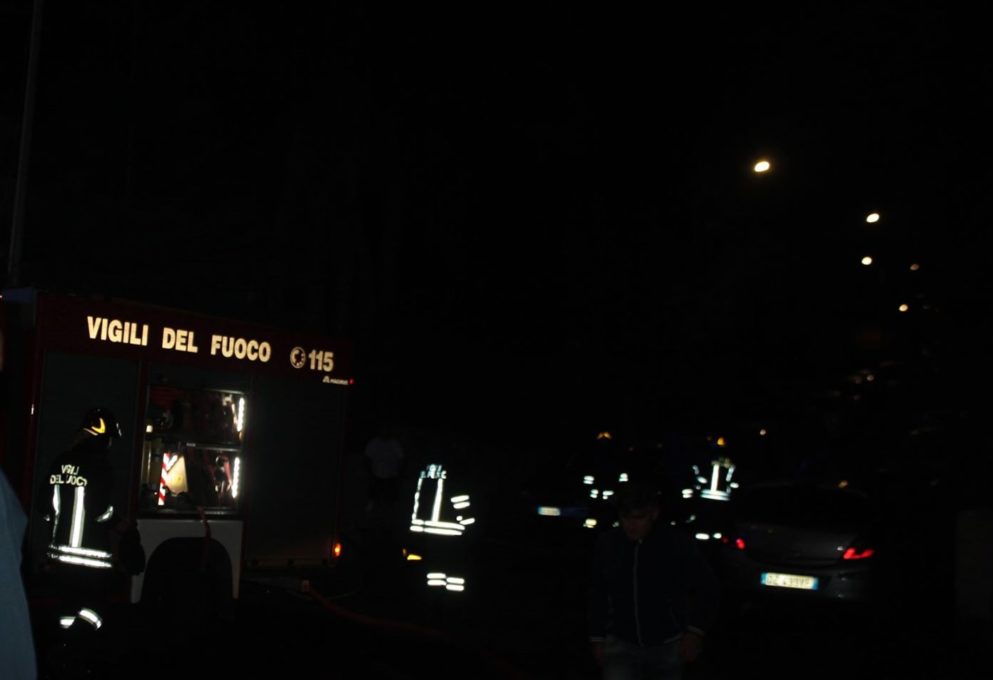 CATANIA: CINQUE AUTO PRENDONO FUOCO ED ESPLODONO