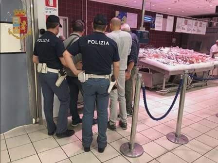 CATANIA: Controlli sanitari in un ipermercato: sequestrate cozze e altri alimenti in cattivo stato di conservazione