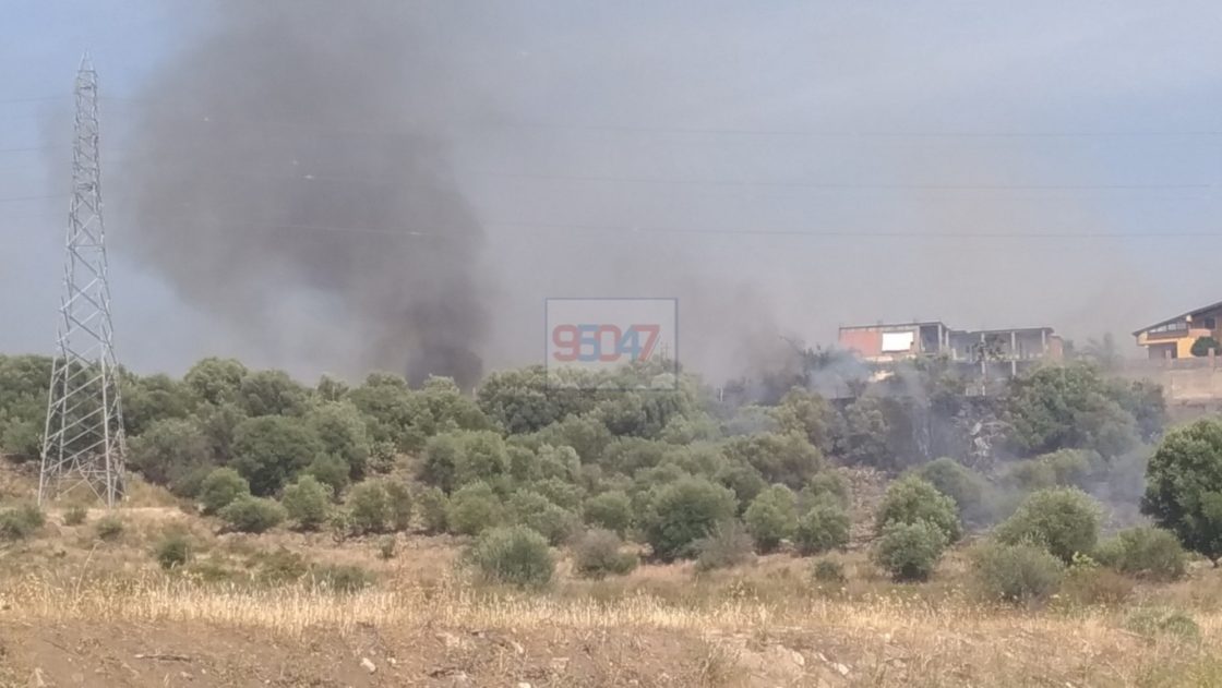 PATERNO': Ennesimo incendio di sterpaglie