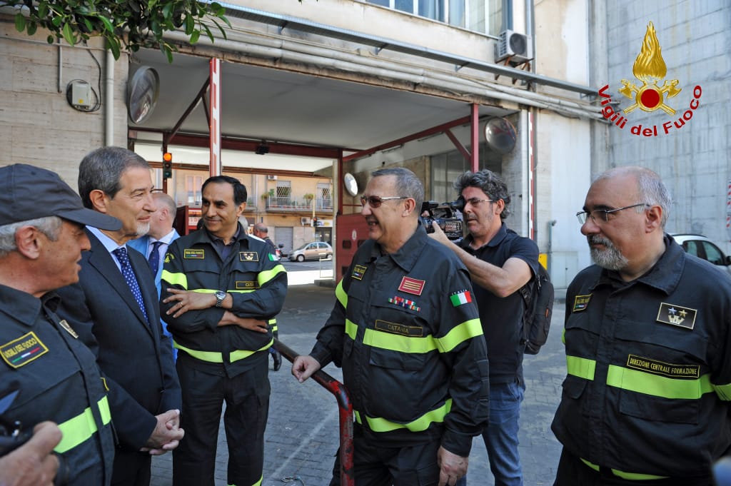 CATANIA: il Governatore Nello Musumeci in visita al Comando provinciale dei Vigili del fuoco - FOTO