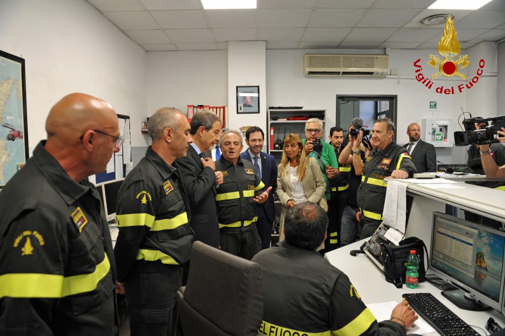 CATANIA: il Governatore Nello Musumeci in visita al Comando provinciale dei Vigili del fuoco - FOTO