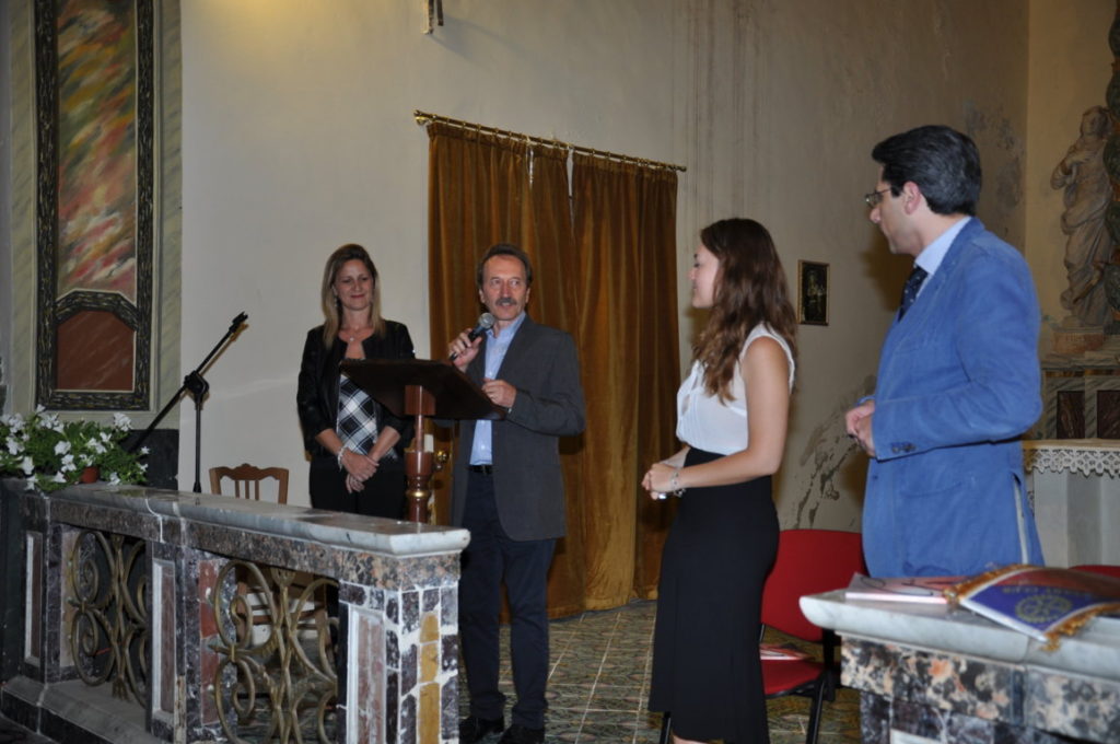 PATERNO': Incontro con la scrittrice Laura Ciancio autrice del libro Genisia