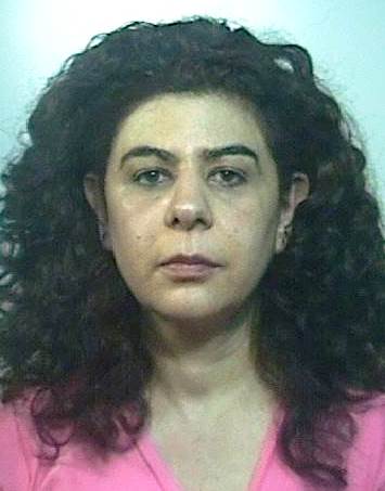 SAN GIOVANNI LA PUNTA: LADRA DI COSMETICI ARRESTATA AL CENTRO COMMERCIALE