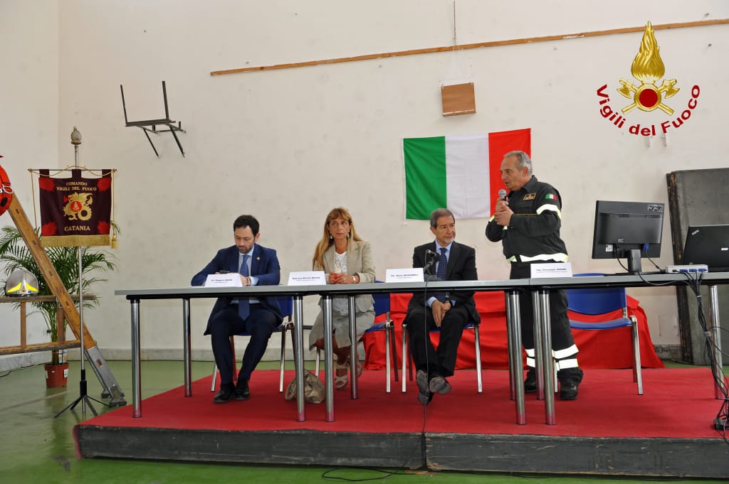 CATANIA: il Governatore Nello Musumeci in visita al Comando provinciale dei Vigili del fuoco - FOTO