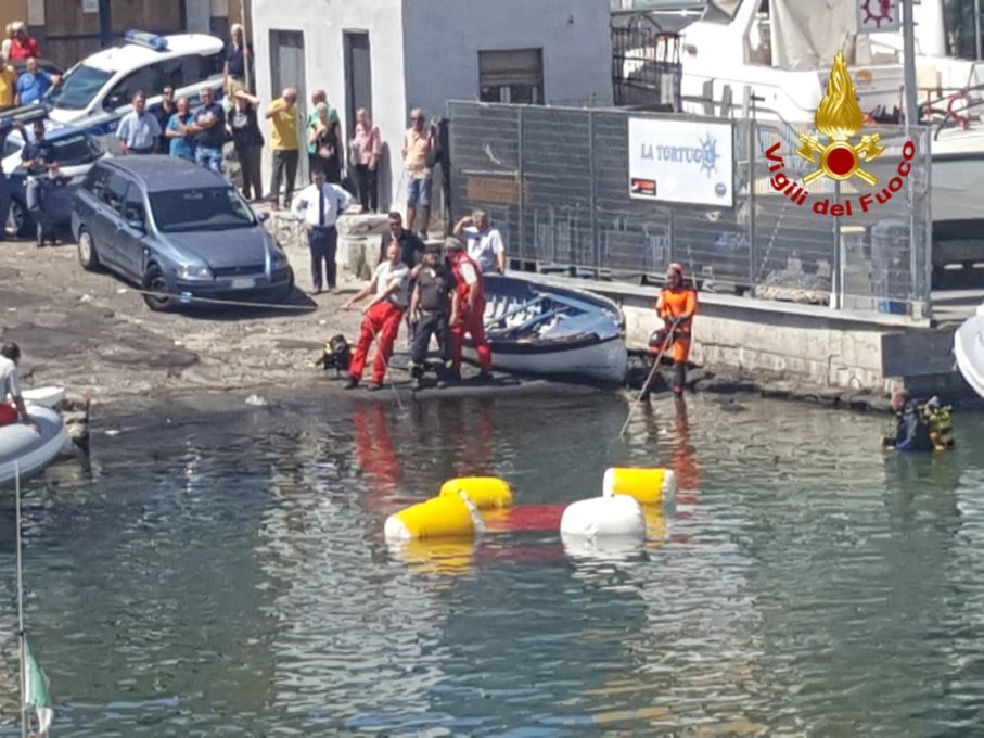 CATANIA: AUTO FINISCE A MARE AL PORTICCIOLO, INTERVENTO DEI VIGILI DEL FUOCO – LE FOTO