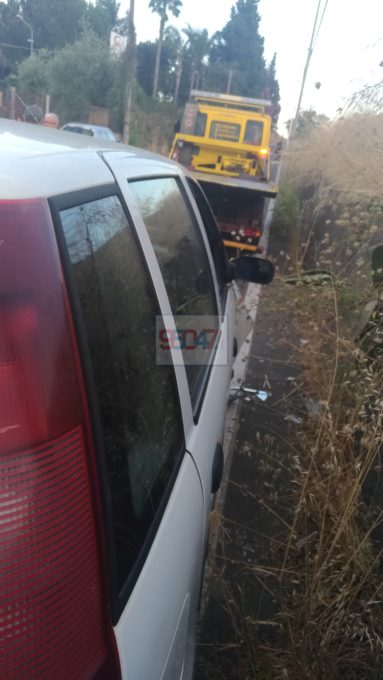 INCIDENTE AUTONOMO A PIANO TAVOLA : UNA DONNA FERITA - FOTO