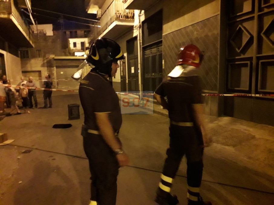 PATERNO’: VIA REGGIO, SI APRE VORAGINE IN STRADA – LE FOTO