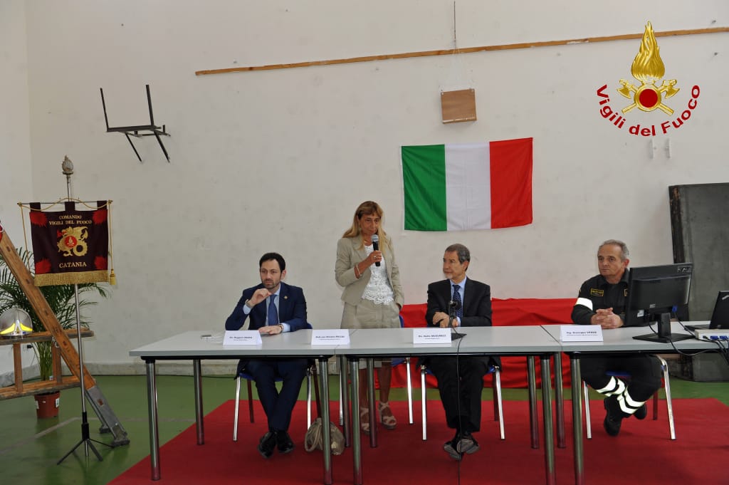 CATANIA: il Governatore Nello Musumeci in visita al Comando provinciale dei Vigili del fuoco - FOTO
