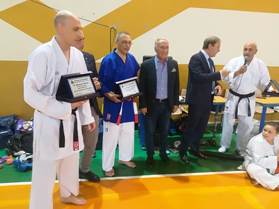 PATERNO': CONSEGNATE TARGHE DI RICONOSCIMENTO AL "TEAM KARATE BORZI"