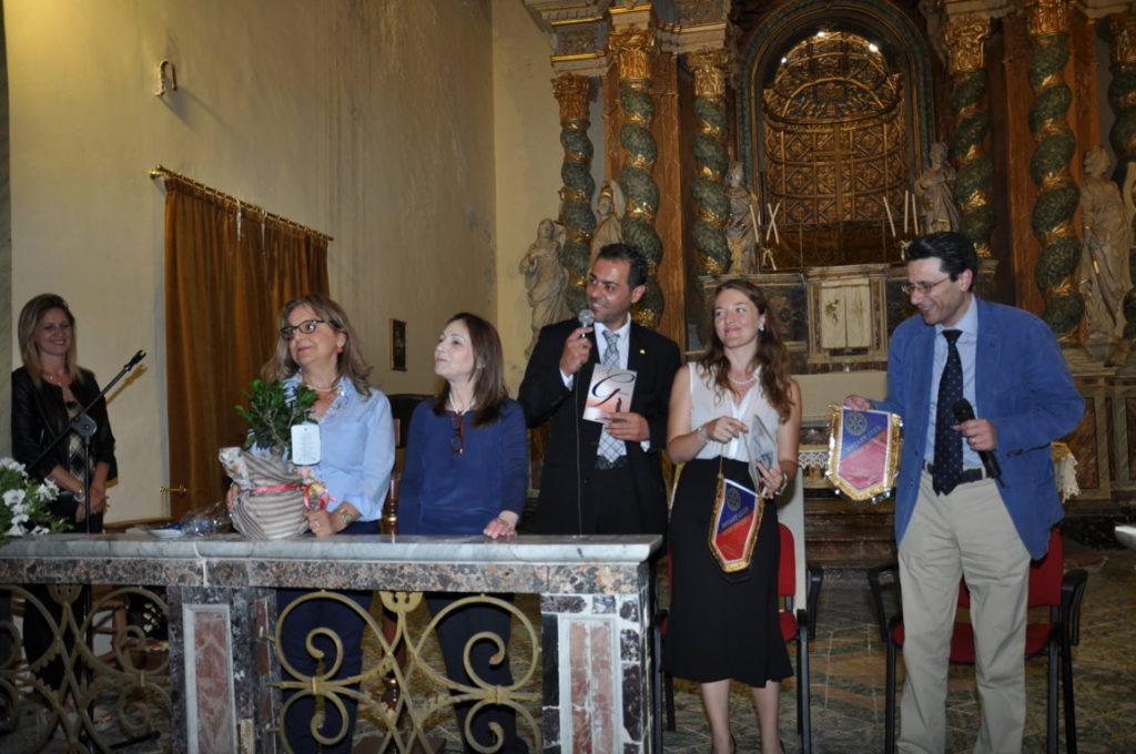 PATERNO': Incontro con la scrittrice Laura Ciancio autrice del libro Genisia