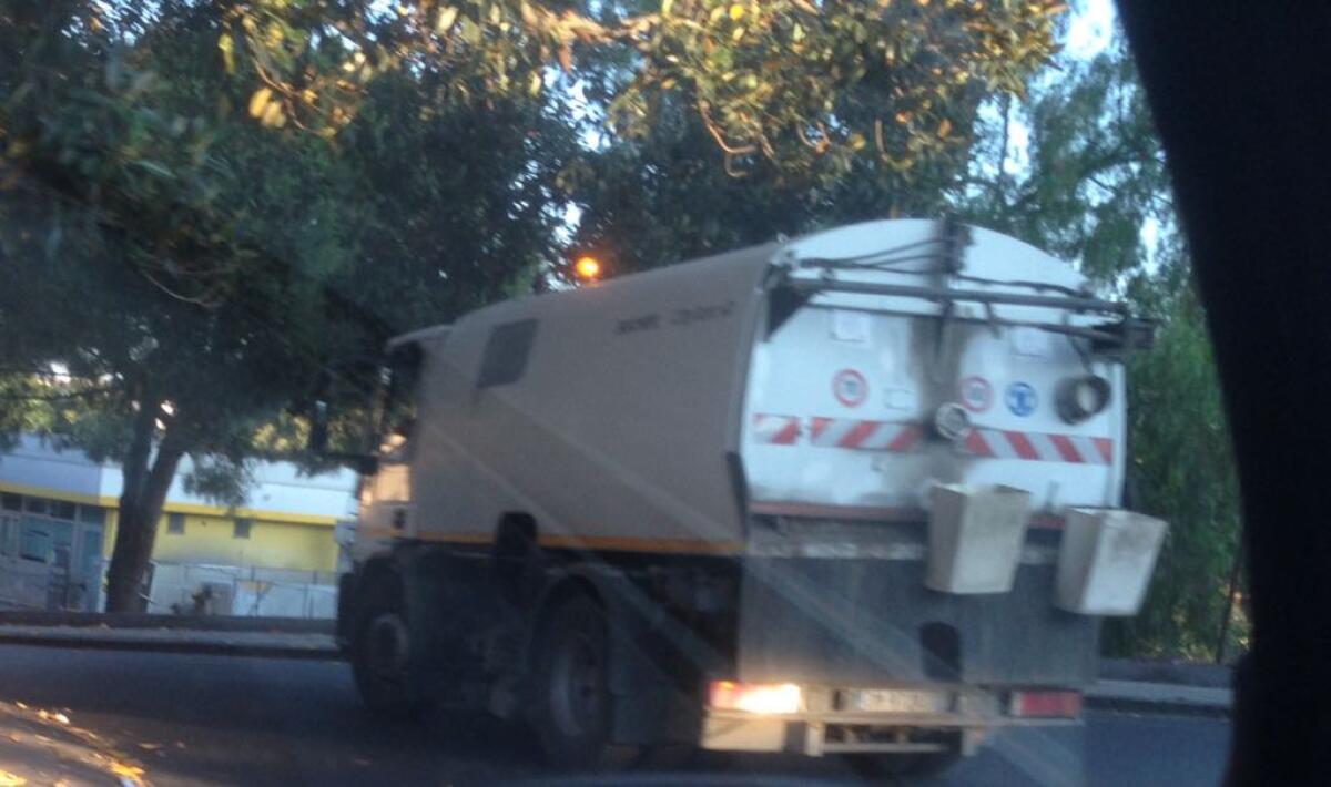 PATERNO': DA STAMATTINA RIPRESA LA RACCOLTA DEI RIFIUTI - 