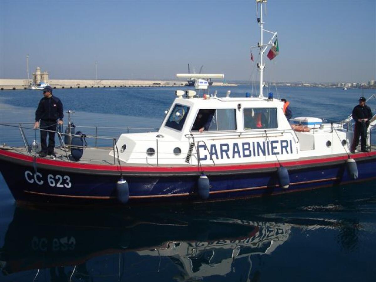 ROCCALUMERA: RUBANO UNA BARCA E FUGGONO IN MARE, ARRESTATI DUE CATANESI - 