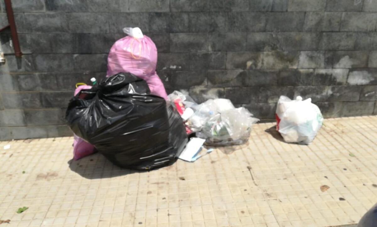 PATERNO': DISAGI PER LA RACCOLTA RIFIUTI, LE FOTO DEI NOSTRI LETTORI - 