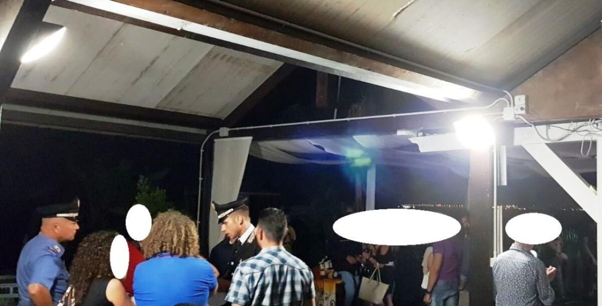 CONCERTO CANTANTE NEOMELODICO: BLITZ DEI CARABINIERI NEI LOCALI PUBBLICI DEL LITORALE JONICO,  DUE I TITOLARI DENUNCIATI - 