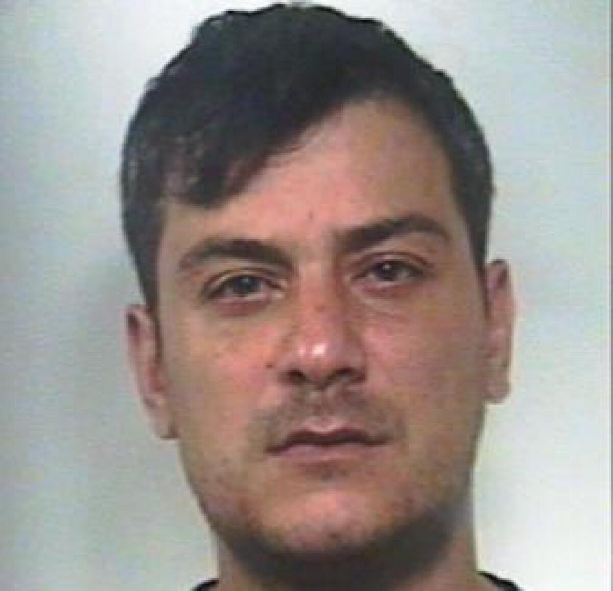 FIUMEFREDDO DI SICILIA: VIOLA I DOMICILIARI PER ANDARE A MARE - 