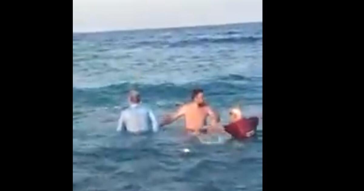 ROCCALUMERA: SINDACO VOLA IN MARE DURANTE PROCESSIONE - 