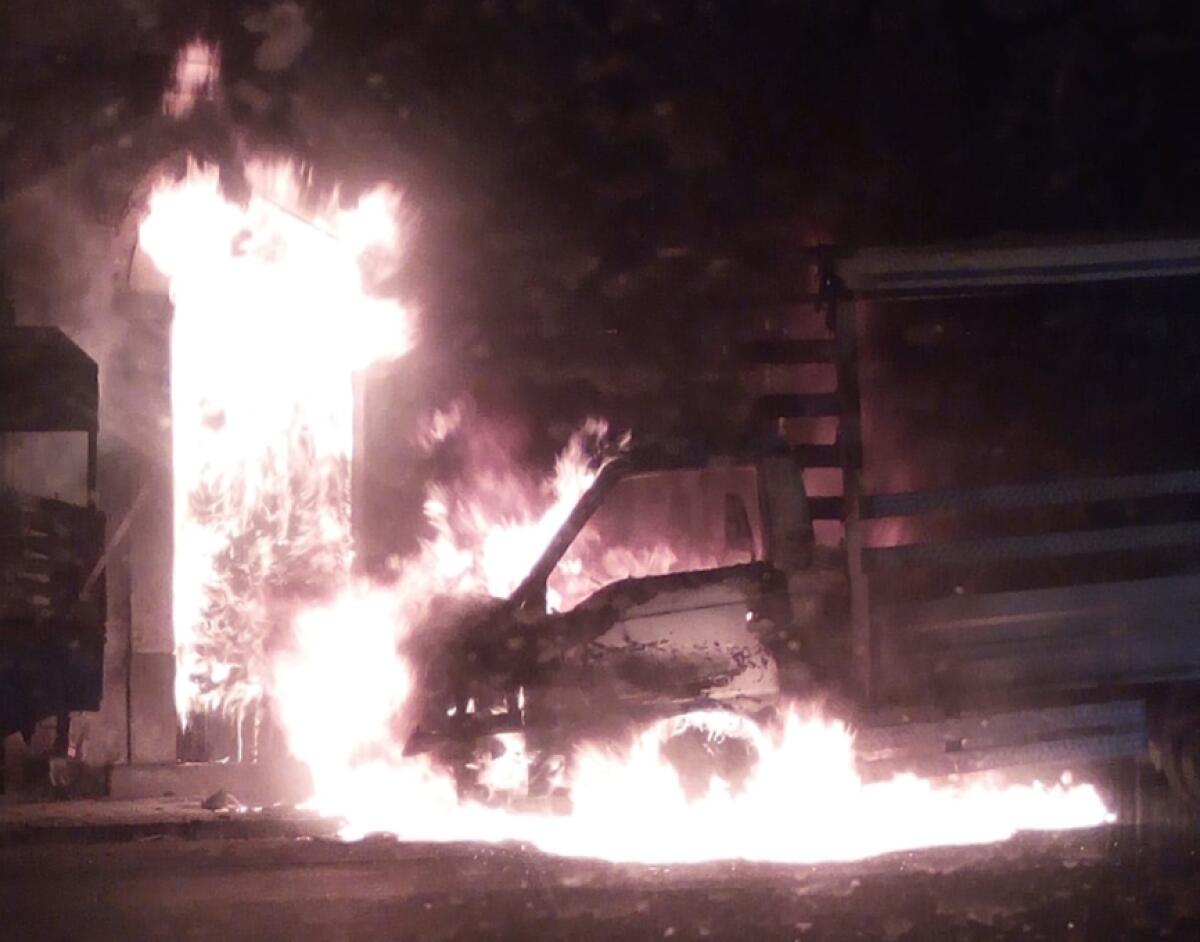 A FUOCO UN FURGONE IERI SERA IN VIA CIRCUMVALLAZIONE - VIDEO E FOTO - 