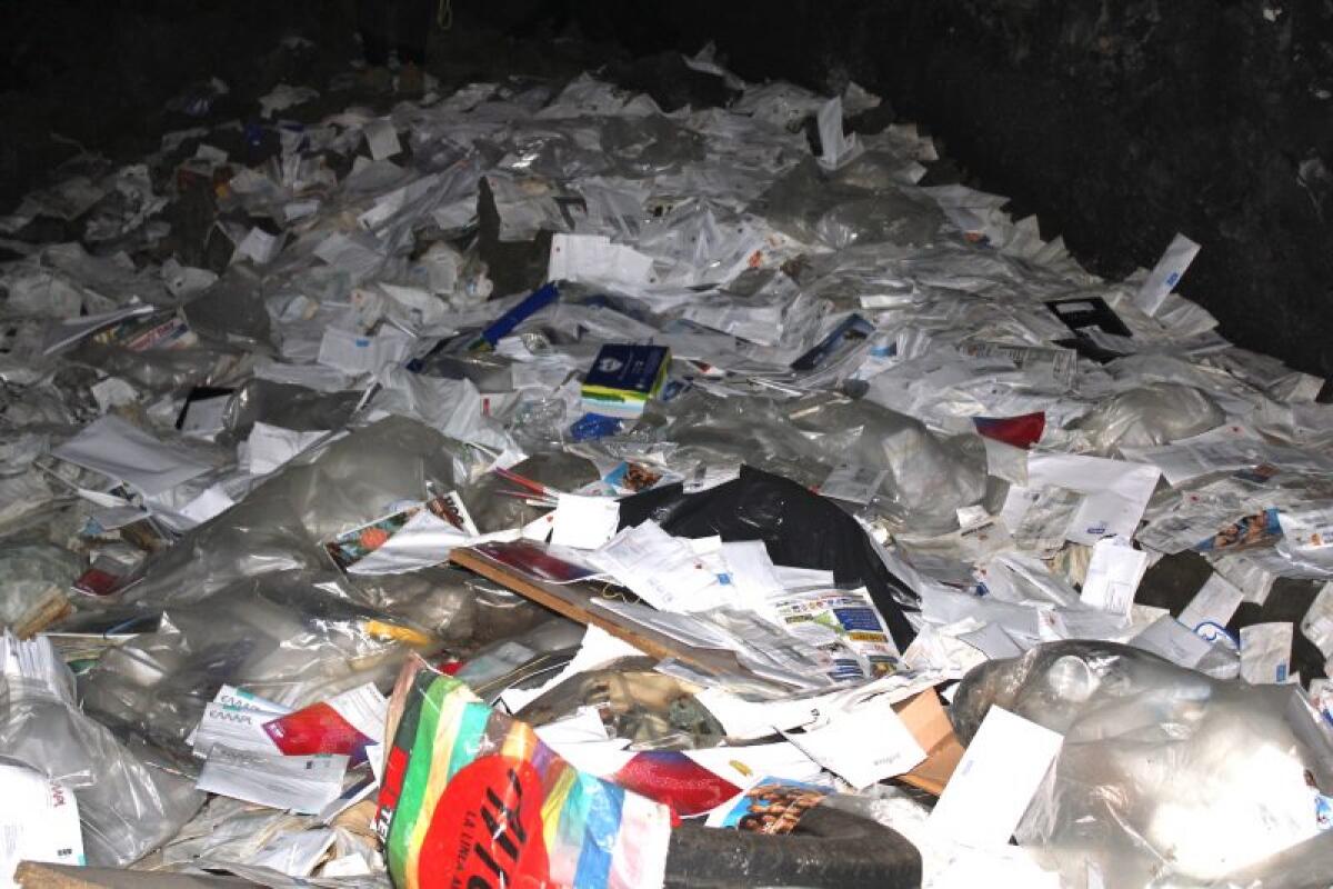 BELPASSO: SCOPERTA UNA GROTTA USATA COME UNA DISCARICA DI POSTA - 