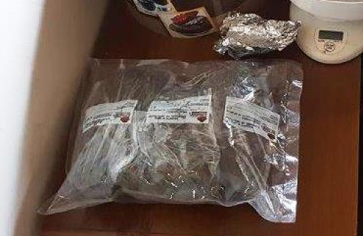 PATERNO': Scovato casolare con annessa piantagione di canapa indiana. Sequestrato oltre mezzo Kg di “fumo” già pronto allo smercio. Un arresto. - 