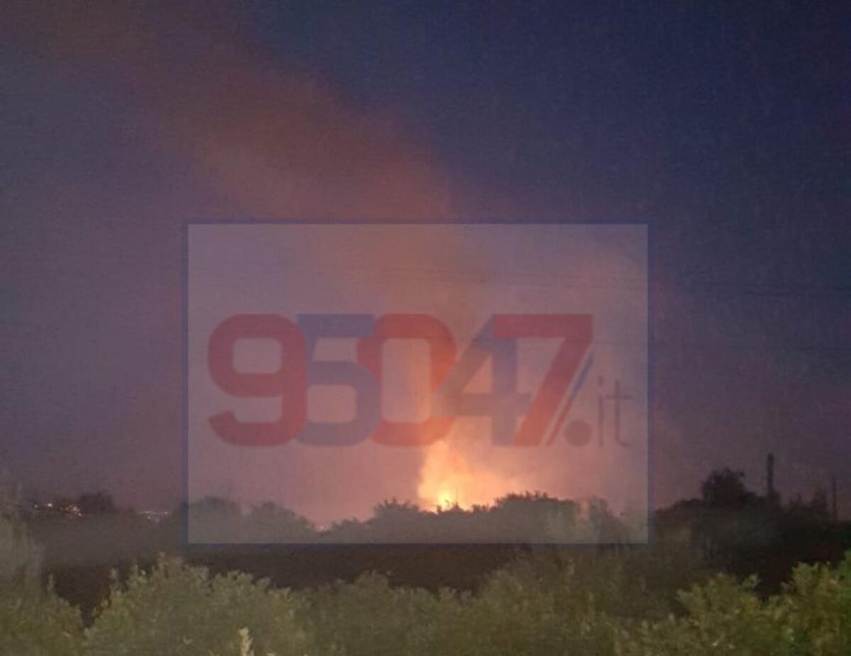 PATERNO':  IN CORSO INCENDIO NEI PRESSI DI SCHETTINO - 