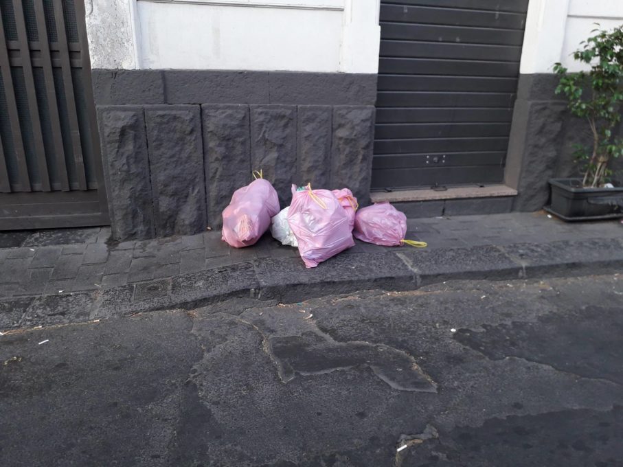 PATERNÒ, RIFIUTI IN STRADA, SITUAZIONE CRITICA