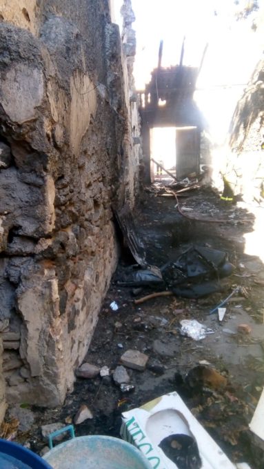 PATERNO': FIAMME IN UN CORTILE, SPAVENTO MA NESSUN FERITO