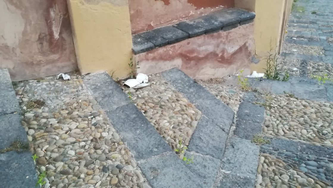 LA SEGNALAZIONE DI UN LETTORE: “IL DEGRADO DELLA COLLINA STORICA"